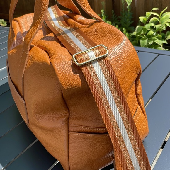 Divina Ferenze Leather Carryon Duffle Bag - Picture 4 of 12